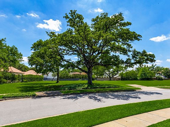2nd image of 4311 Rheims Pl