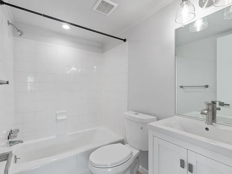 208 Victor Pkwy #A — Photo 14