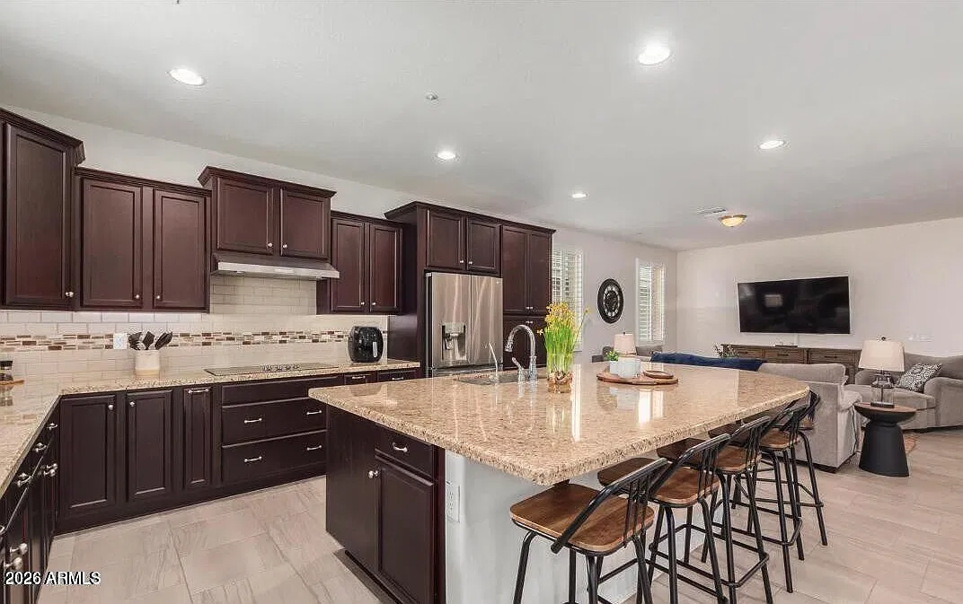 3 bed, 2.0 bath, 2082 sqft, $2,600 — Photo 4
