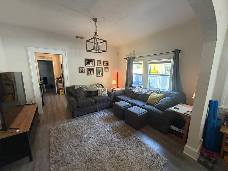 1150 Highland St S — Photo 3