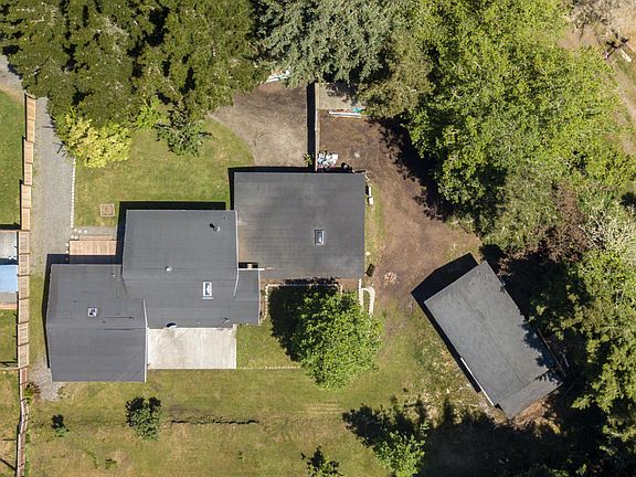 2nd image of 2644 Hillcrest Dr