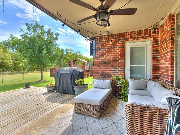 3rd image of 1004 Ashwood Ln