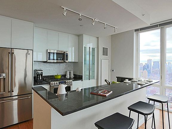 5th image of 160 W 62nd St APT 53A