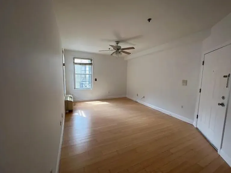 202 Monroe St #5 — Photo 8