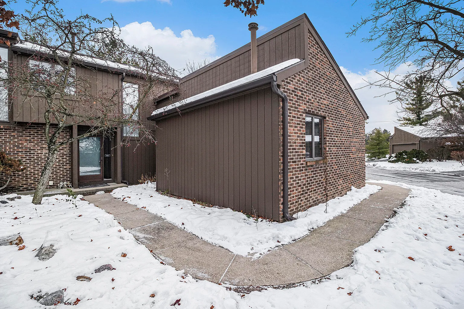 5863 Staghorn Dr photo 1