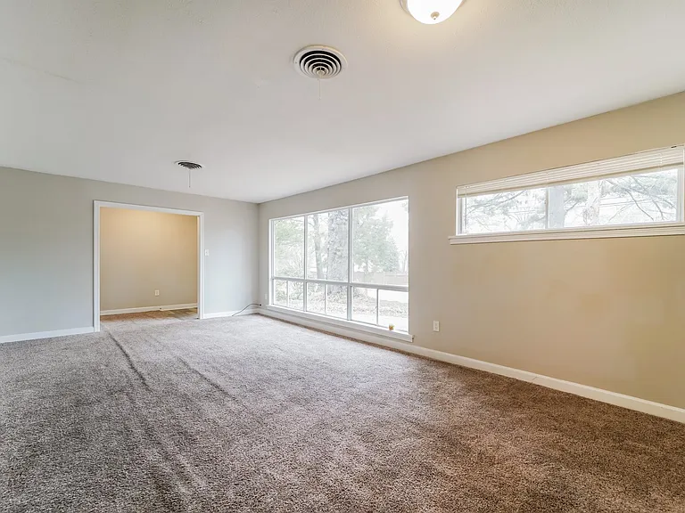 565173_018_living_room_13547053.jpg