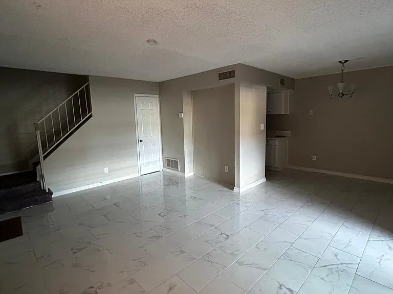 6749 W Devonshire Ave — Photo 3