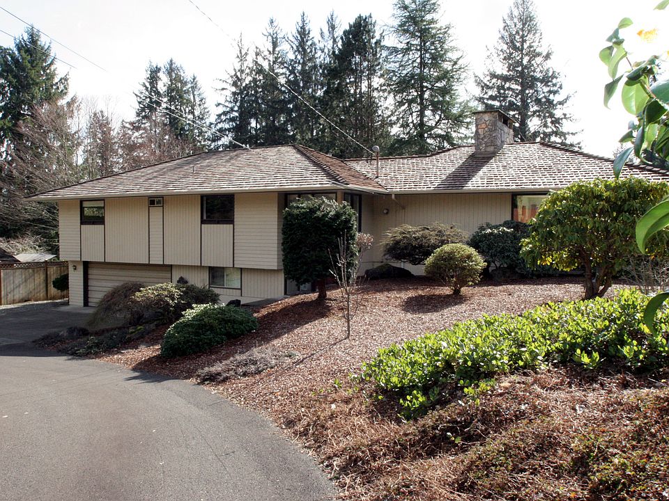 1st image of 809 Fairway Dr
