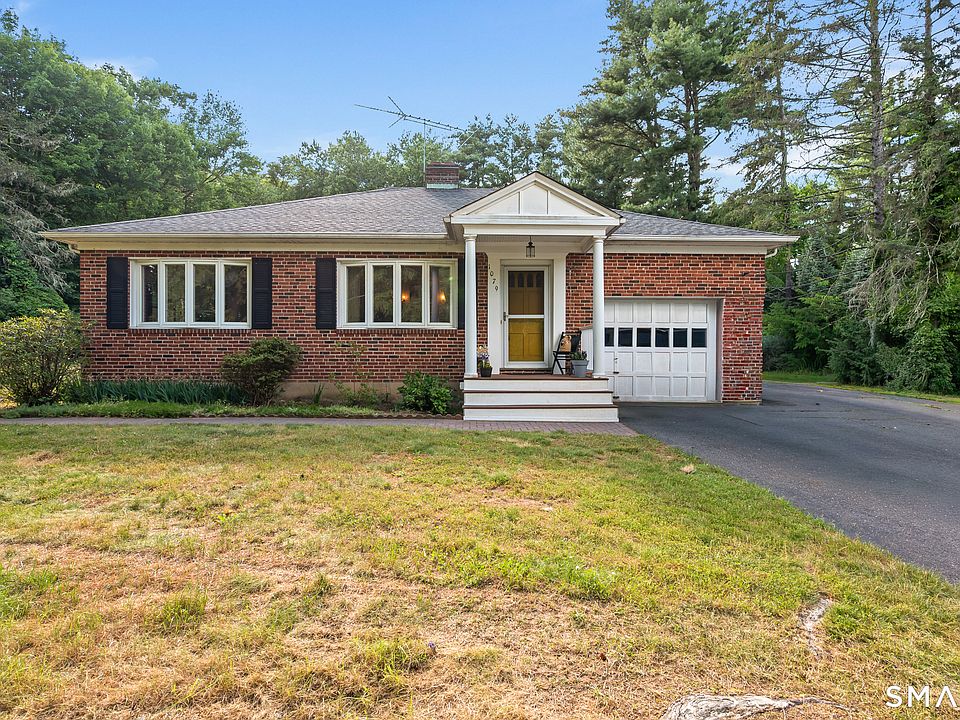 1st image of 1079 Hopmeadow Street