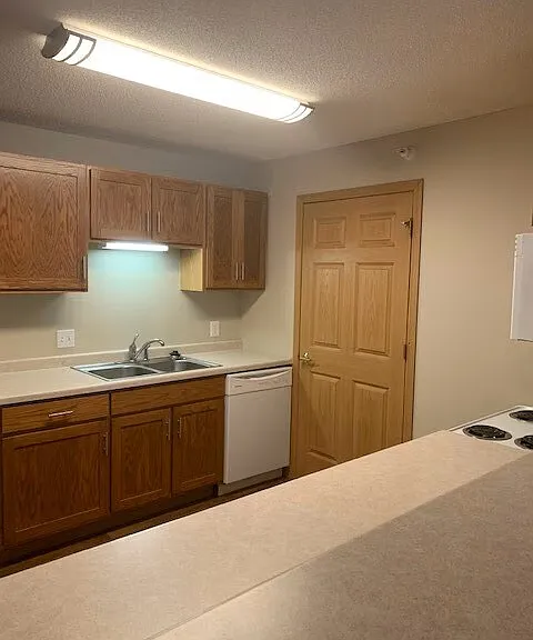 Crown Apartments — Photo 13