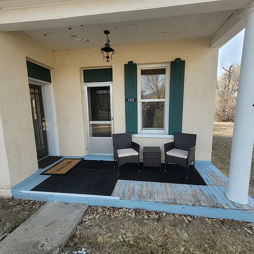 150 E Main St Photo 1