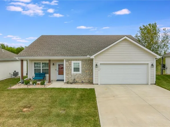 1570 S Park Dr, Tonganoxie, KS 66086
