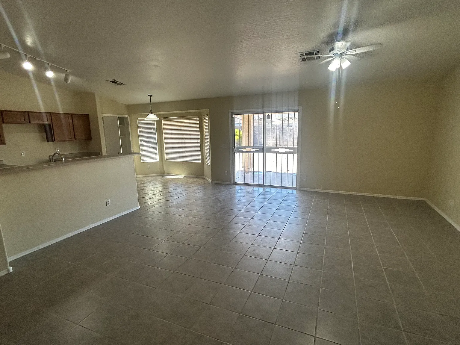 3033 W Graham Trail — Photo 2