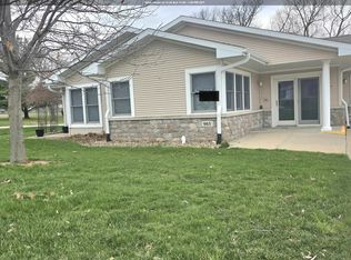 903 Cedarview Dr, Vinton, IA