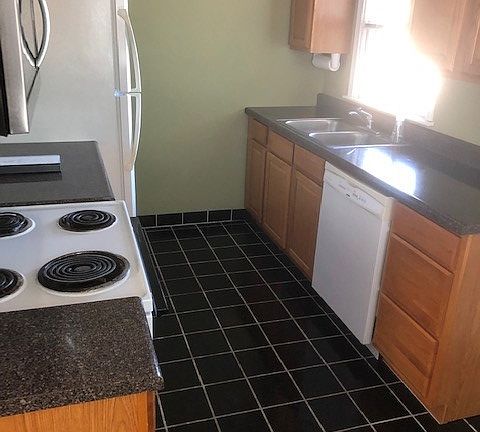 4th image of 2323 S 122nd Ave
