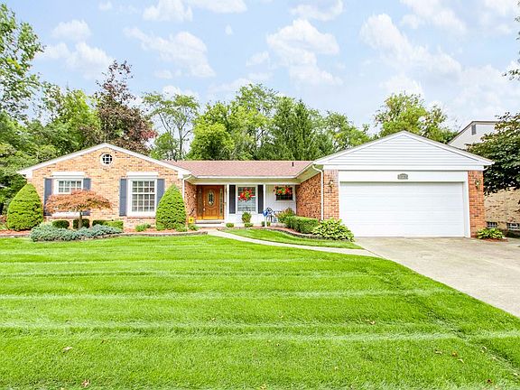 2nd image of 45194 Pinetree Dr