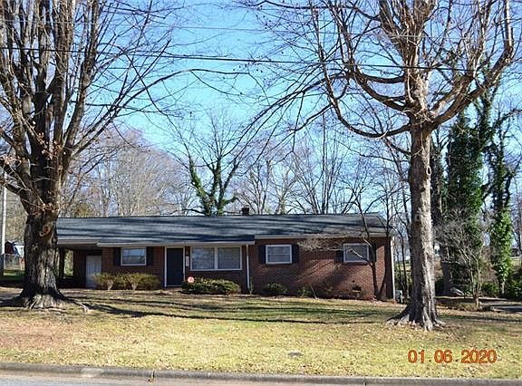 2nd image of 1033 S Main Ave