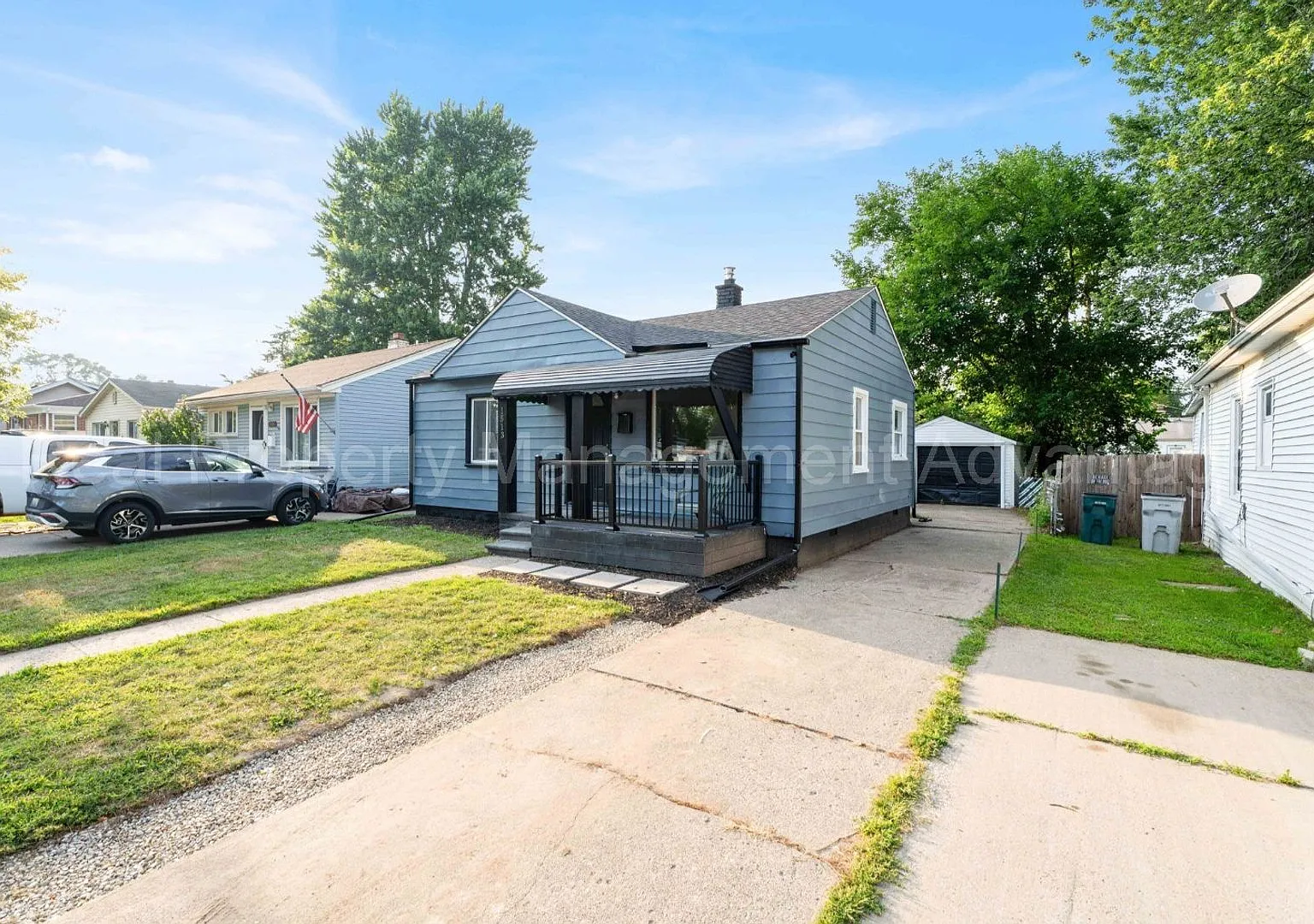 Gorgeous Kitchen and Bath in Hazel Park! — Photo 3