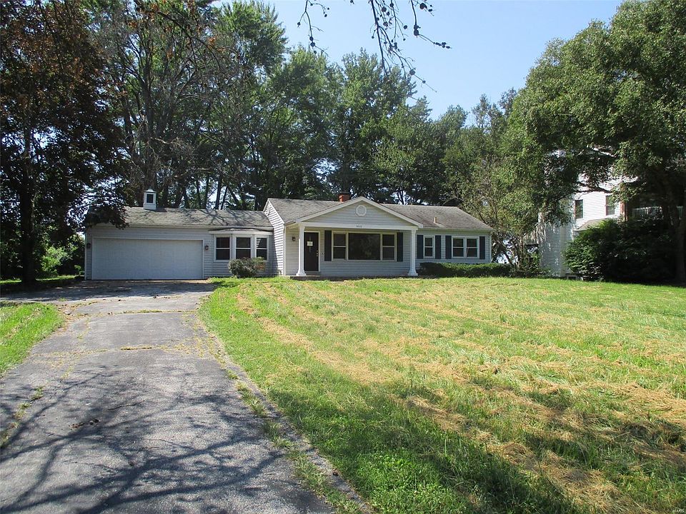 1st image of 960 Woodcrest Ln