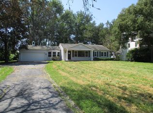 960 Woodcrest Ln, Hazelwood, MO 63042