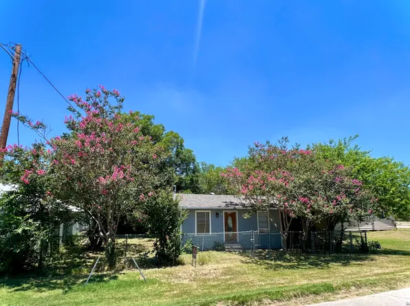 308 Kearney St, Natalia, TX 78059