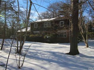 11 Upper Devon Rd, Port Jefferson, NY 11777