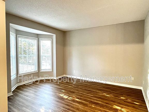 4th image of 612 Park York Ln
