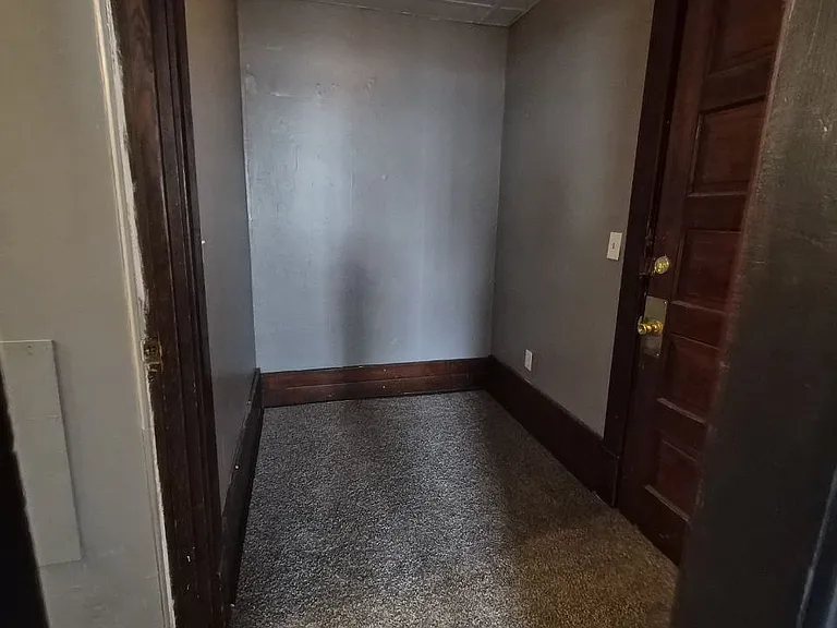 626 W 2nd St #1 — Photo 9