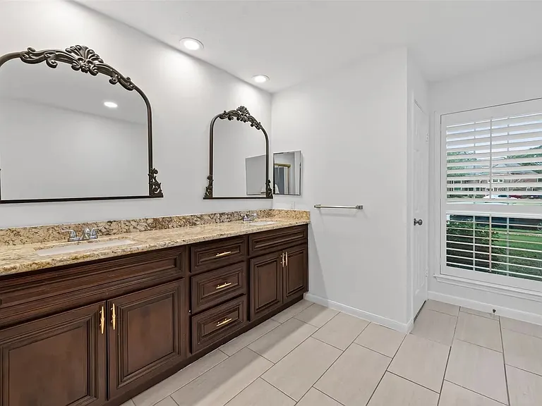4019 Saint Michaels Ct — Photo 36