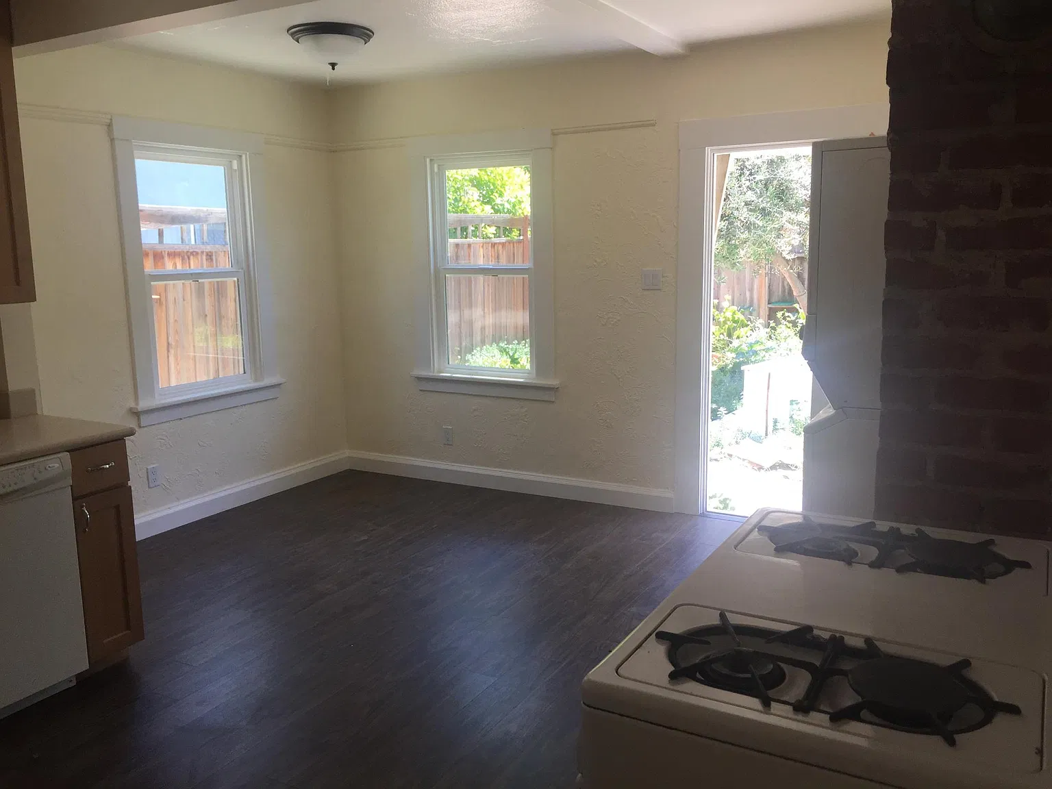 2 bed, 834 sqft, $3,200 — Photo 4