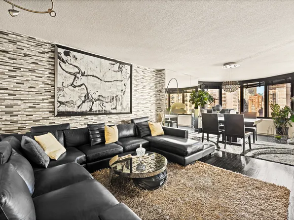 330 East 38th Street image 1 of 14