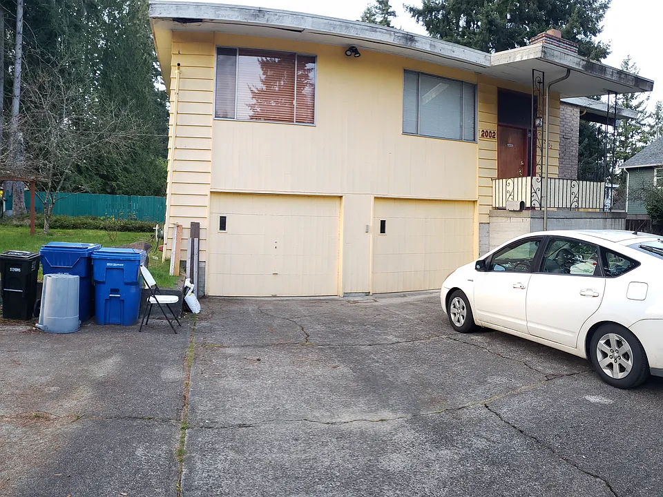 2002 NE 105th St