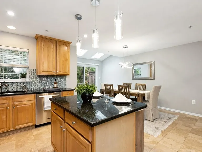 124 Emory Woods Ct — Photo 2