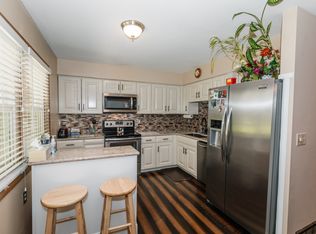 4955 W Colonial Ct #23, Greenfield, WI 53220