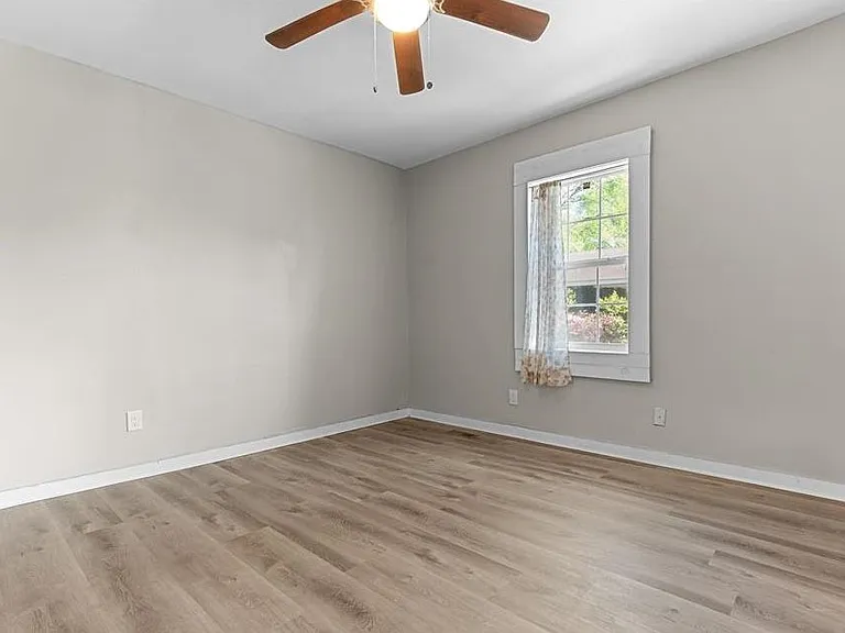 2164 Monroe Ave — Photo 17