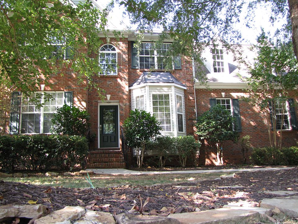 1st image of 17 Whiffletree Dr