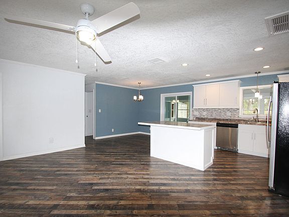 4th image of 41 Aspen St