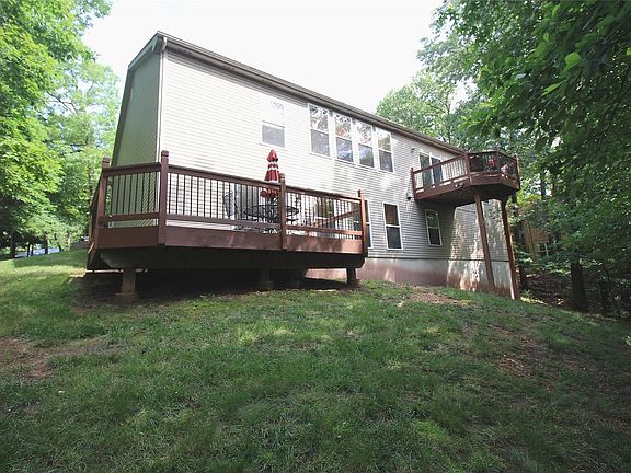 2 decks from which to enjoy the view!