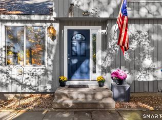 6 Fawnbrook Lane, Simsbury, CT 06070
