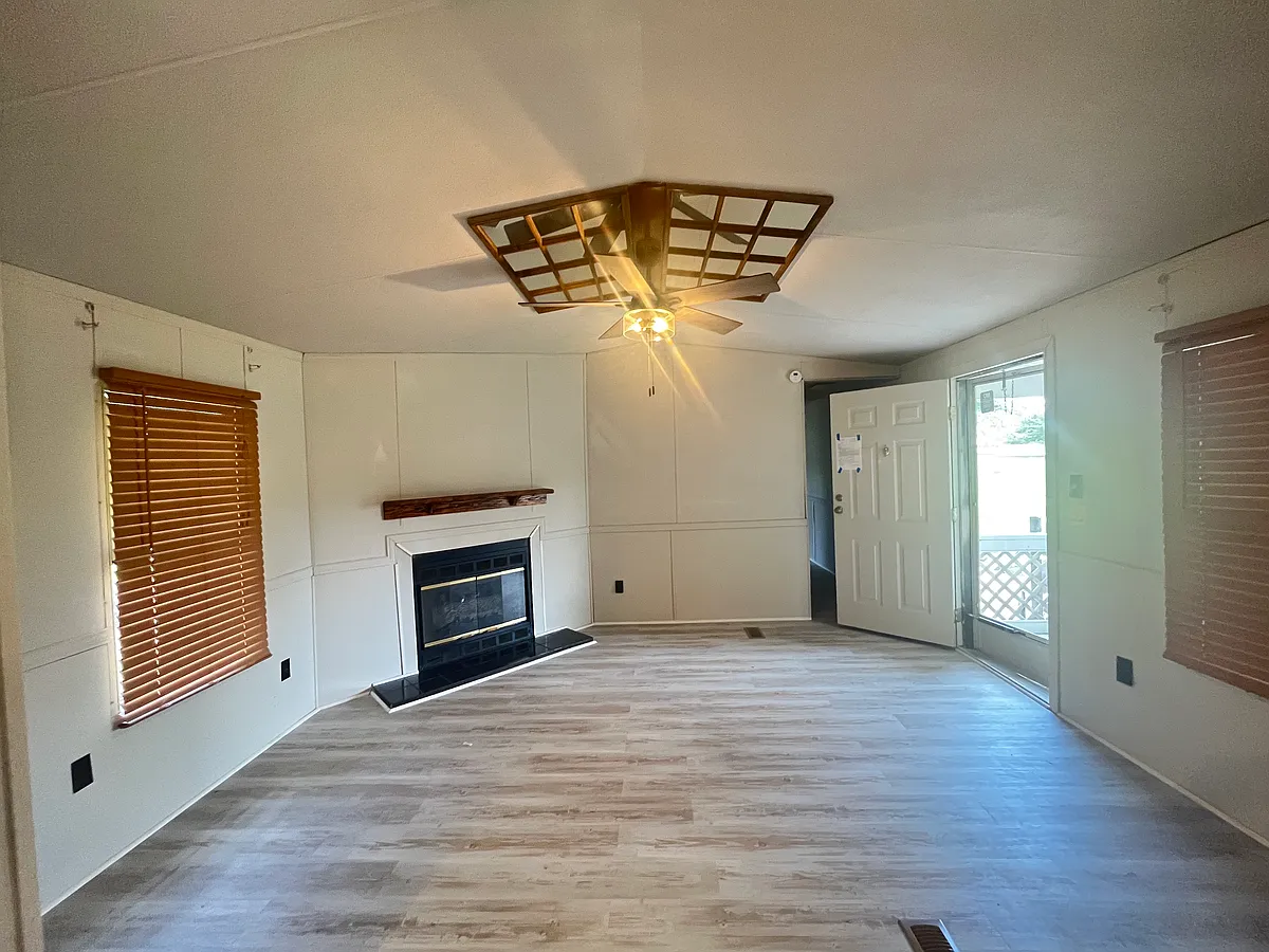Building Photo - 569 Berry Shoals Rd