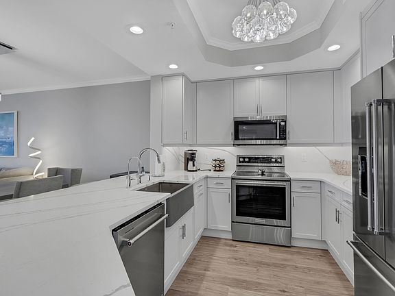 4th image of 420 Cove Tower Dr #1802