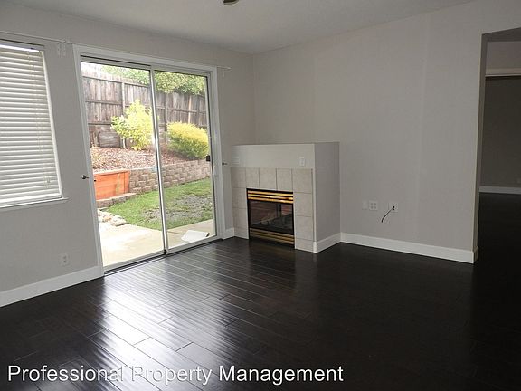 4th image of 1312 Tippens Way