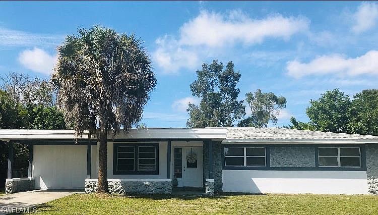 1st image of 1139 NE Pine Island Ln