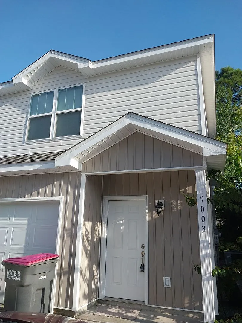 Gorgeous 3 Bedroom 2.5 Bath Townhome — Photo 2