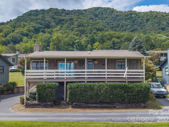 38 Boulder Ln, Maggie Valley, NC 28751