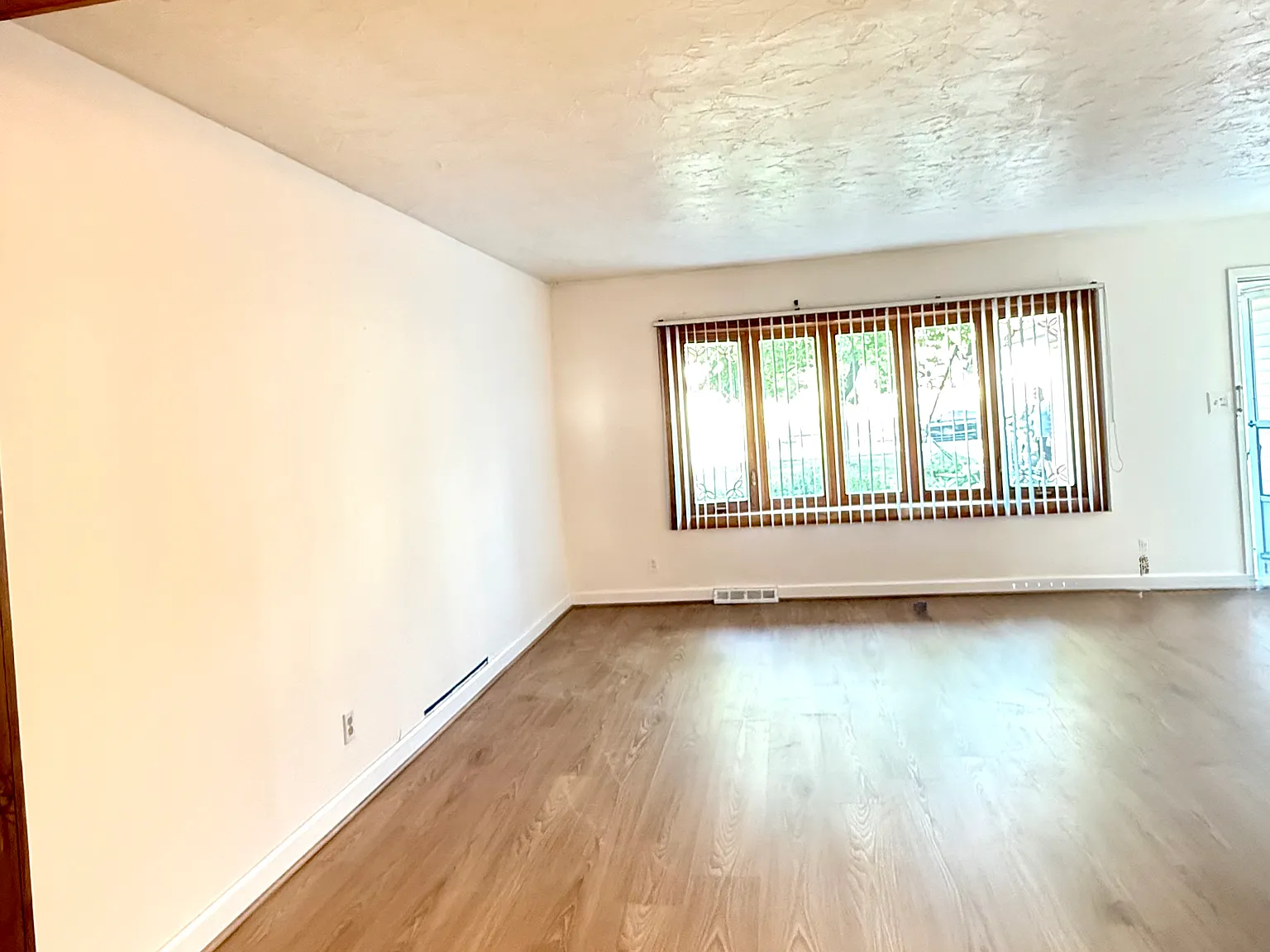4 bed, 2167 sqft, $2,750 — Photo 3