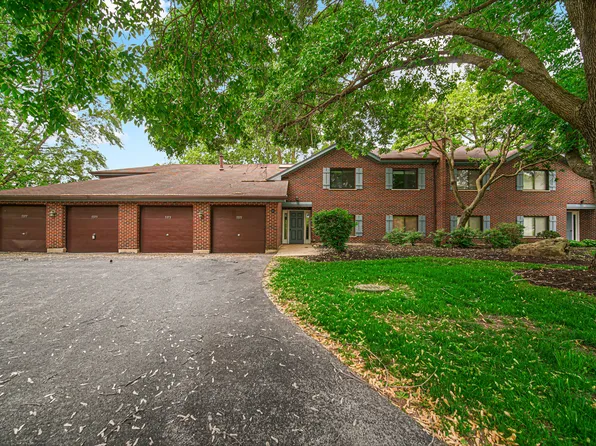 5375 Newport Dr #2C, Lisle, IL 60532