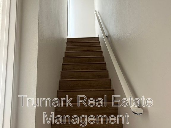 5th image of 1122 E Elk Ave #107
