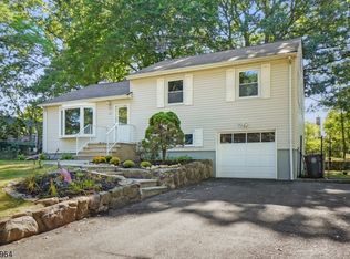 28 Locust Dr, Morris Plains, NJ 07950