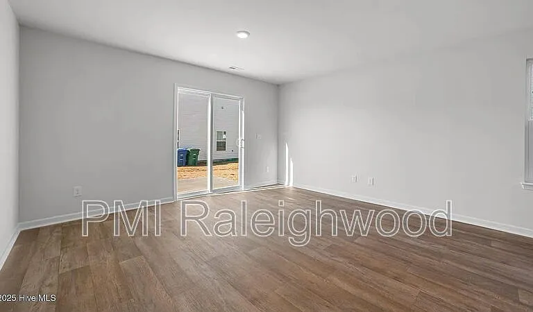 286 Palm Dr — Photo 6